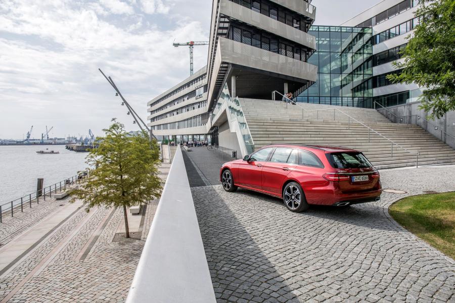  Mercedes-Benz E220 d Avantgarde Line Estate 2016 года  (фото 12 из 26)